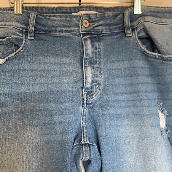 Kancan Destructed Cuff Distressed Cropped Boyfriend Jeans - Picture 4 of 7